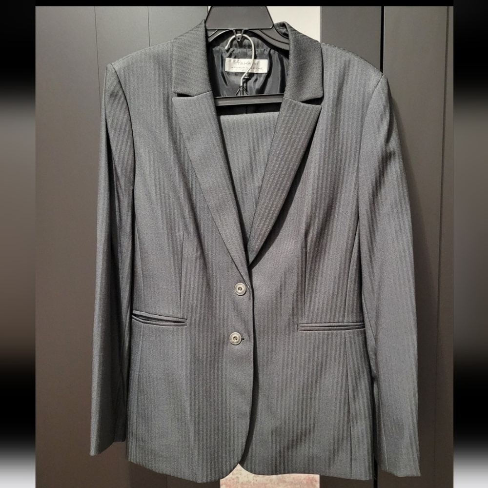 Tahari Pant Suit - Size 16